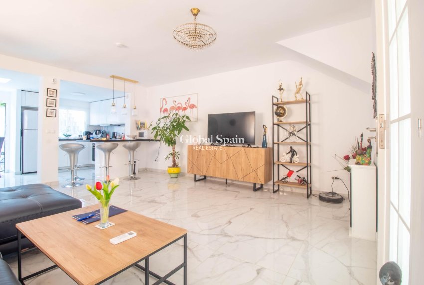 Resale - House -
TORREVIEJA - Acequion