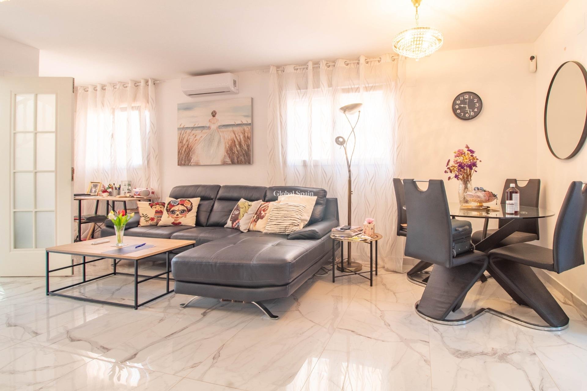 Resale - House -
TORREVIEJA - Acequion