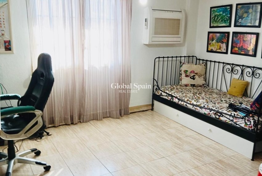 Resale - HOUSE -
TORREVIEJA - Acequion