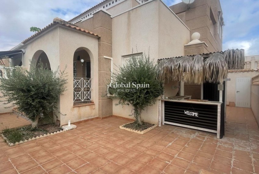 Resale - HOUSE -
TORREVIEJA - Aguas Nuevas