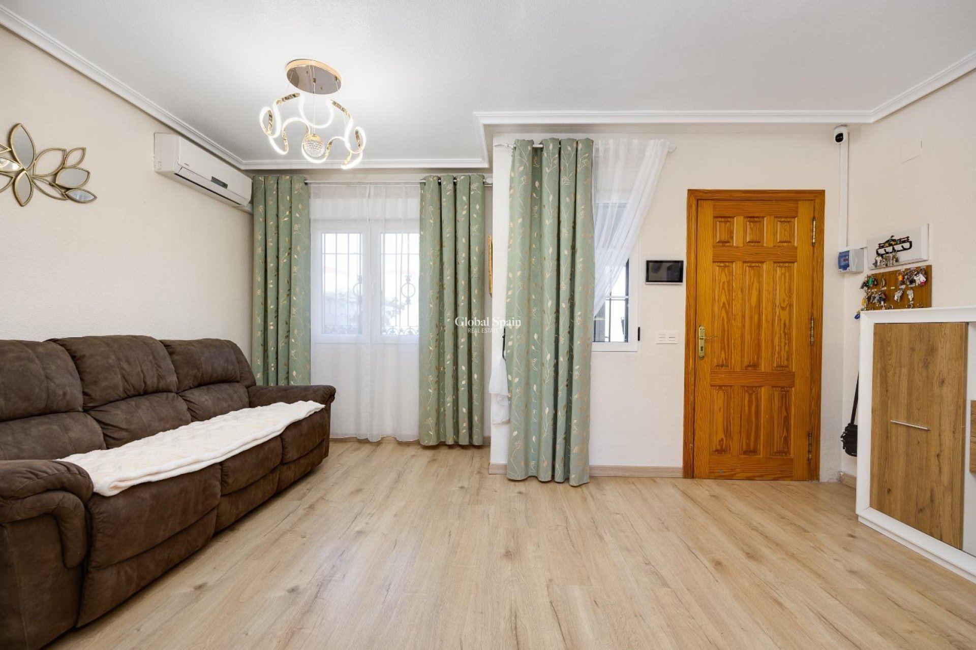 Resale - HOUSE -
TORREVIEJA - Aguas Nuevas