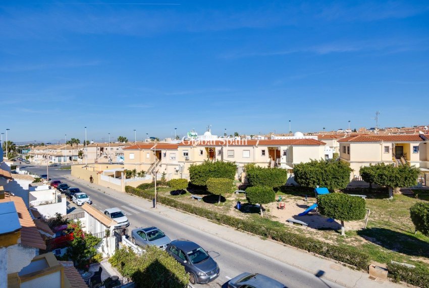 Resale - HOUSE -
TORREVIEJA - Aguas Nuevas
