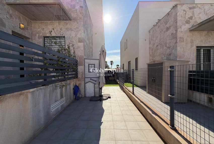 Resale - HOUSE -
TORREVIEJA - Aguas Nuevas