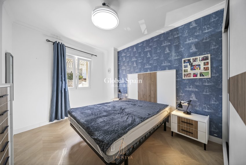 Resale - HOUSE -
TORREVIEJA - Cabo Cervera