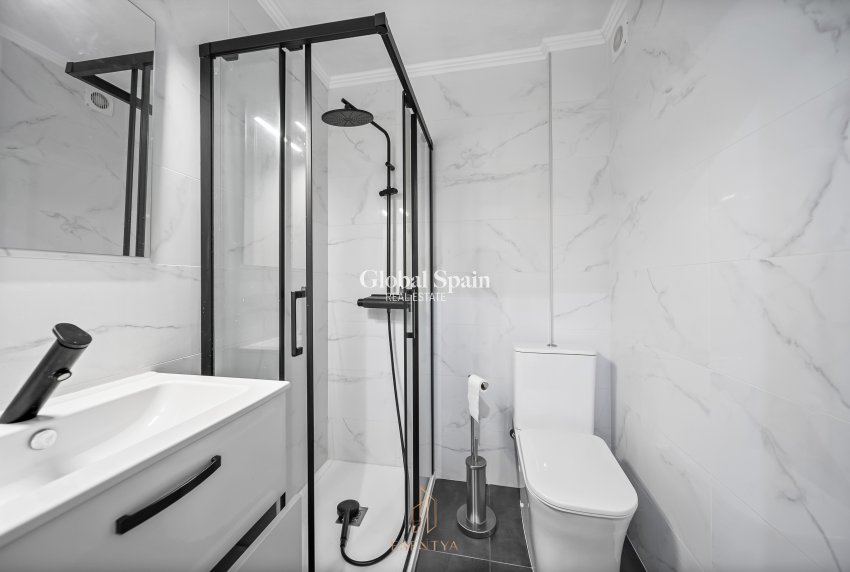 Resale - HOUSE -
TORREVIEJA - Cabo Cervera