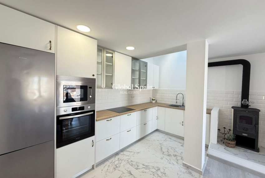 Resale - HOUSE -
TORREVIEJA - Cabo Cervera