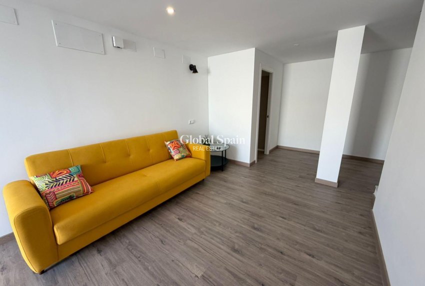 Resale - HOUSE -
TORREVIEJA - Cabo Cervera