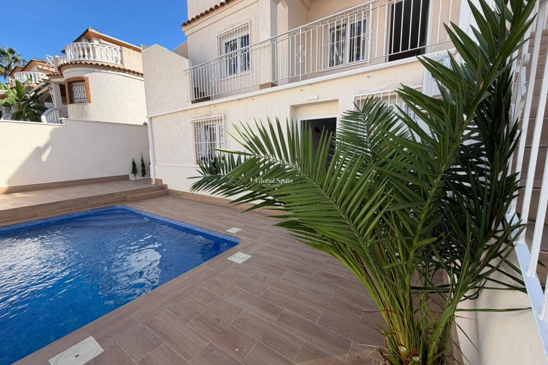 Resale - HOUSE -
TORREVIEJA - Cabo Cervera