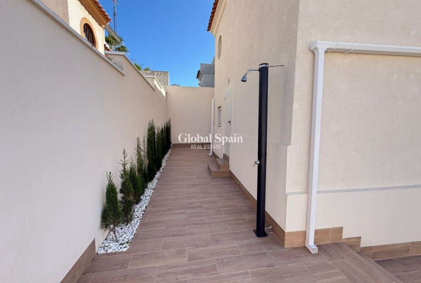 Resale - HOUSE -
TORREVIEJA - Cabo Cervera
