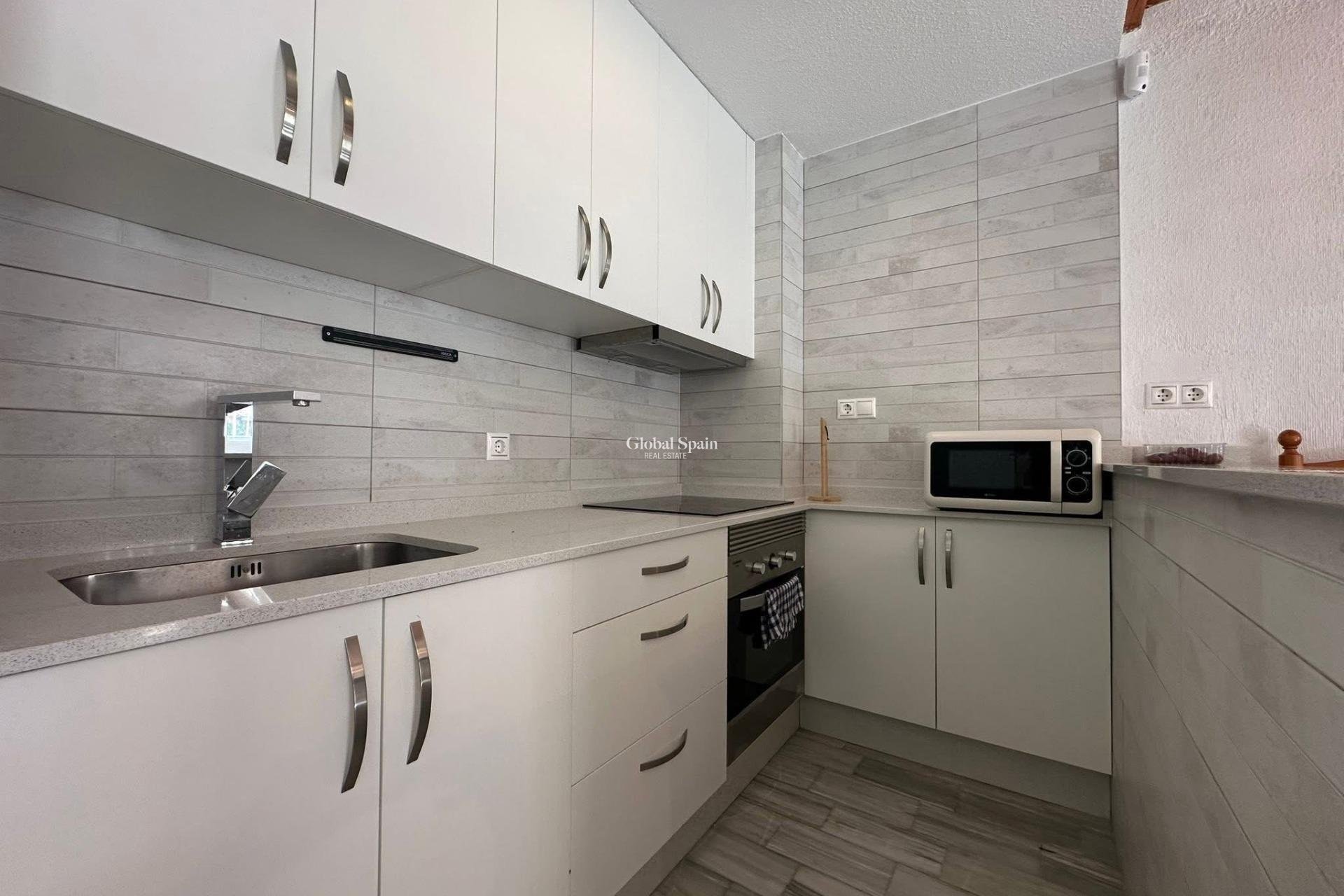 Resale - HOUSE -
TORREVIEJA - Cabo Cervera