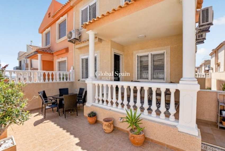 Resale - HOUSE -
TORREVIEJA - Cabo Cervera