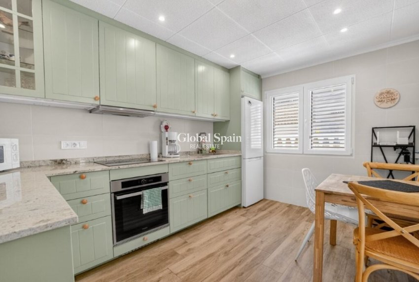 Resale - HOUSE -
TORREVIEJA - Cabo Cervera
