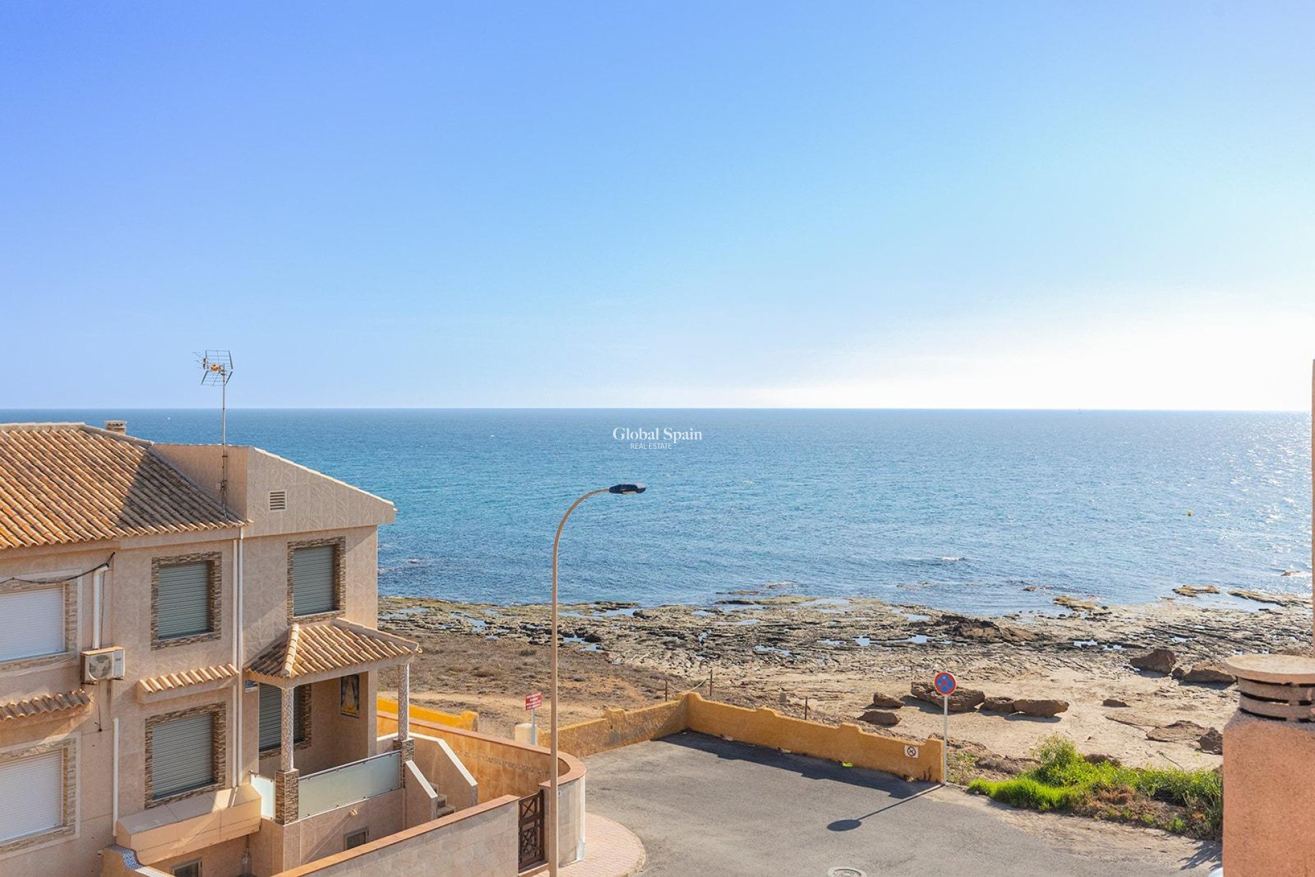 Resale - HOUSE -
TORREVIEJA - Cala de cabo cervera