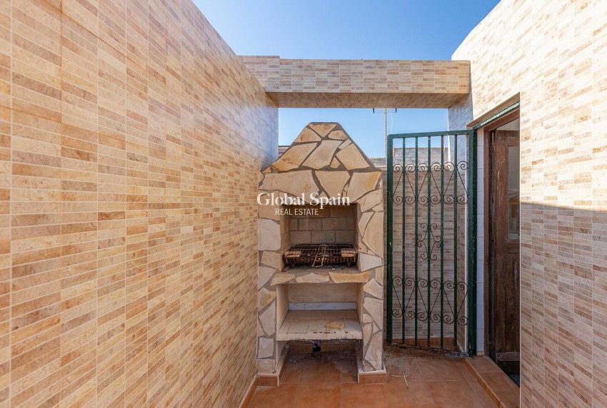 Resale - HOUSE -
TORREVIEJA - Cala de cabo cervera