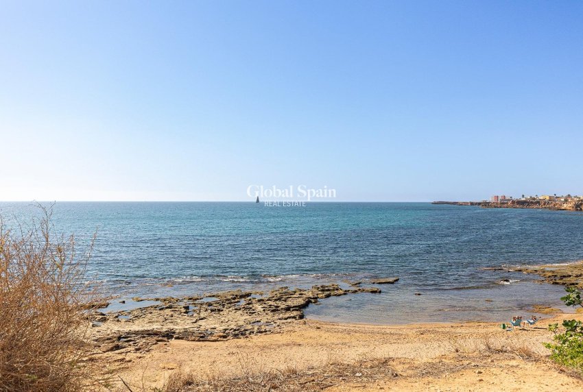 Resale - HOUSE -
TORREVIEJA - Cala de cabo cervera