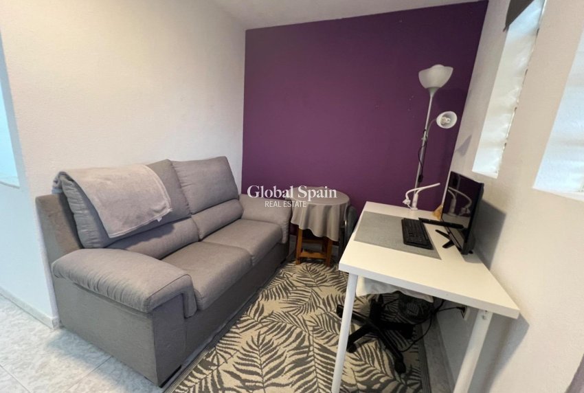 Resale - HOUSE -
TORREVIEJA - Calas blanca