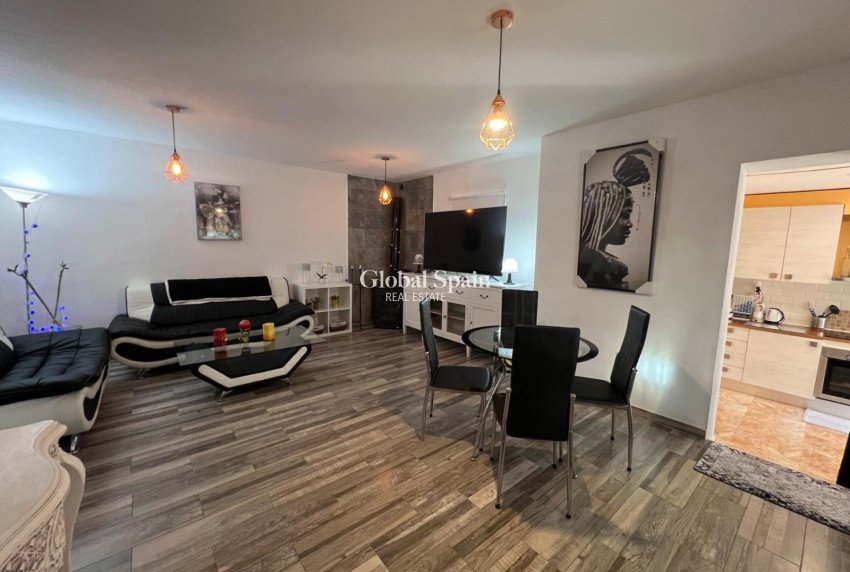 Resale - HOUSE -
TORREVIEJA - Calas blanca