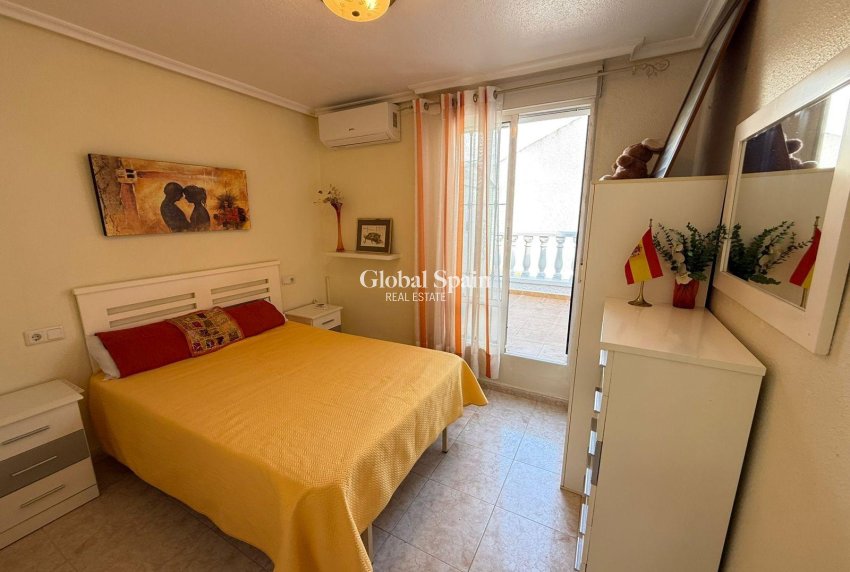 Resale - HOUSE -
TORREVIEJA - Calas blanca