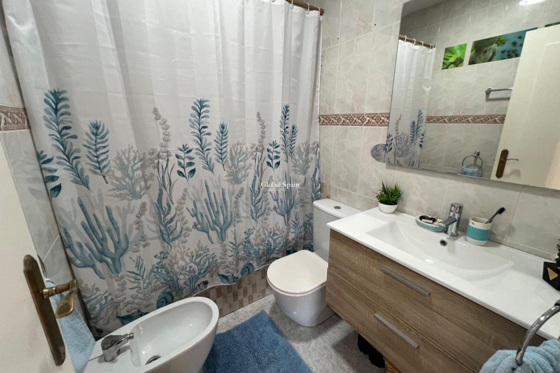 Resale - HOUSE -
TORREVIEJA - Calas blanca