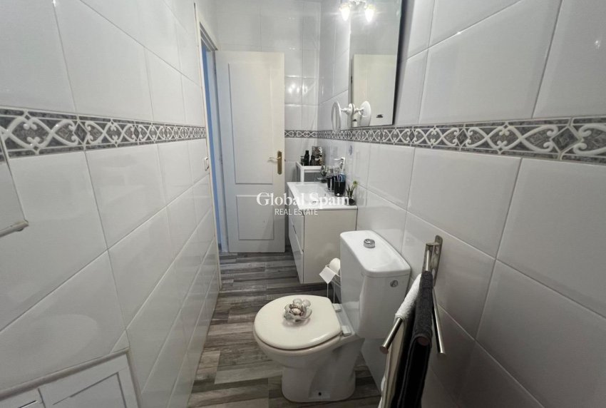 Resale - HOUSE -
TORREVIEJA - Calas blanca