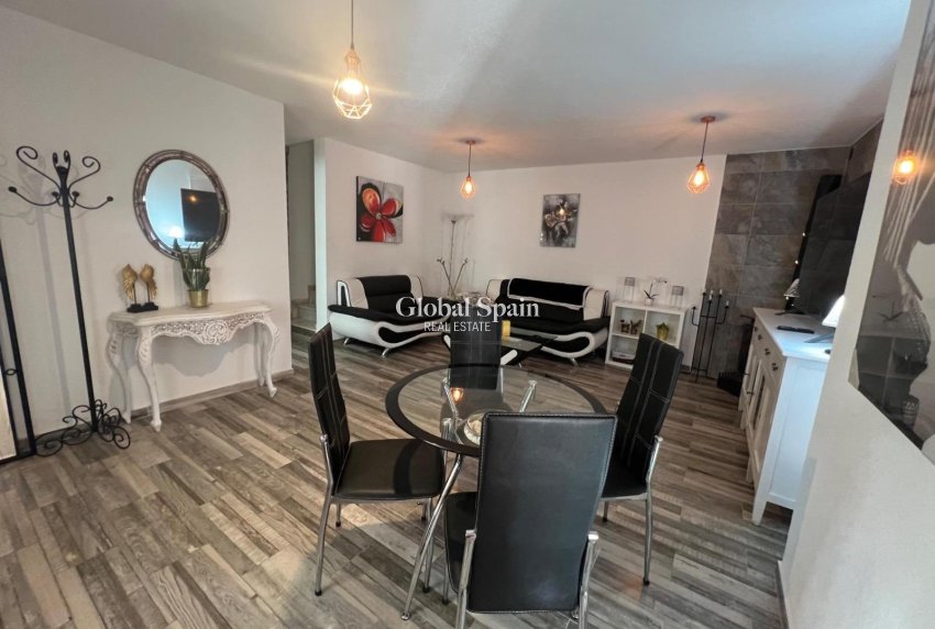 Resale - HOUSE -
TORREVIEJA - Calas blanca