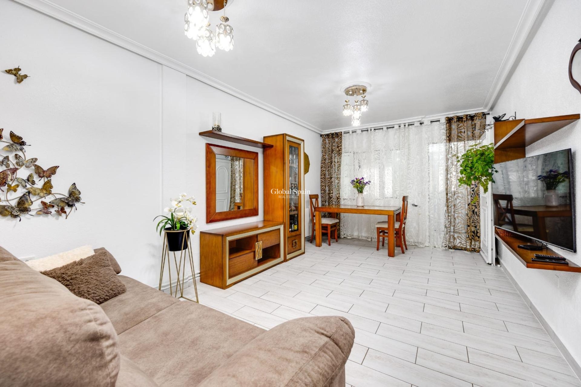 Resale - HOUSE -
TORREVIEJA - Calas blanca