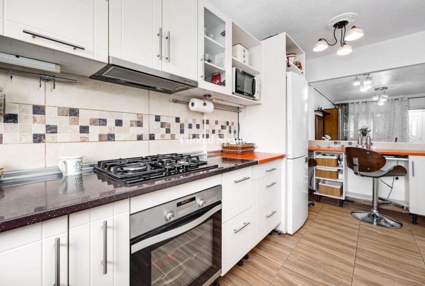 Resale - HOUSE -
TORREVIEJA - Calas blanca