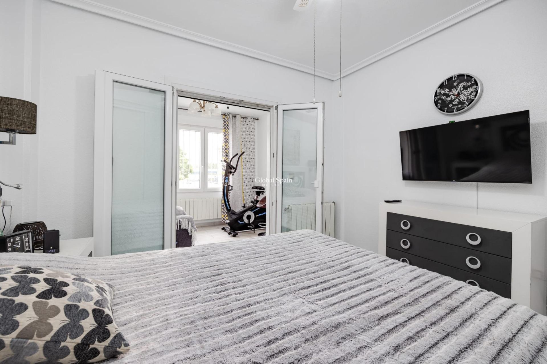 Resale - HOUSE -
TORREVIEJA - Calas blanca