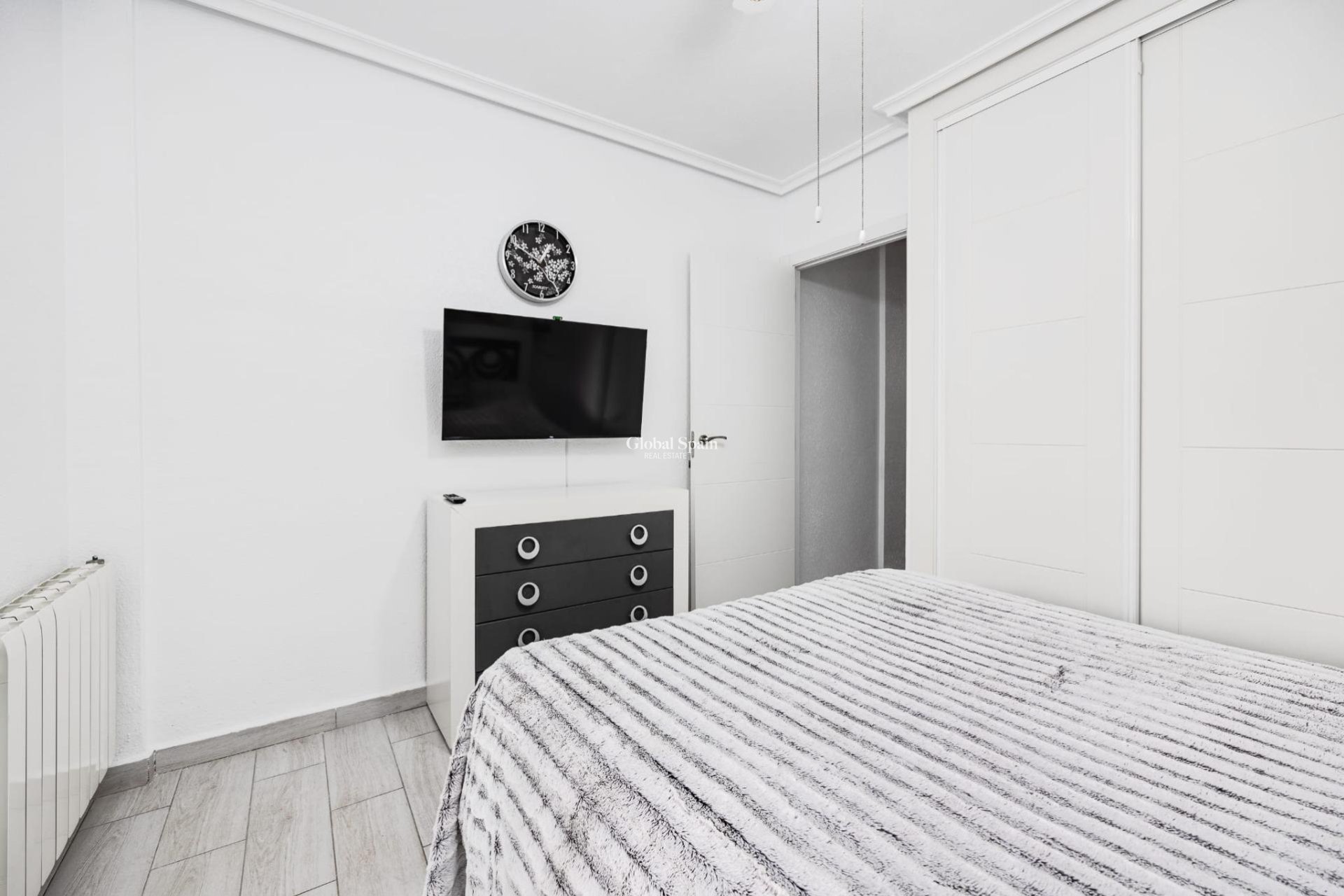 Resale - HOUSE -
TORREVIEJA - Calas blanca