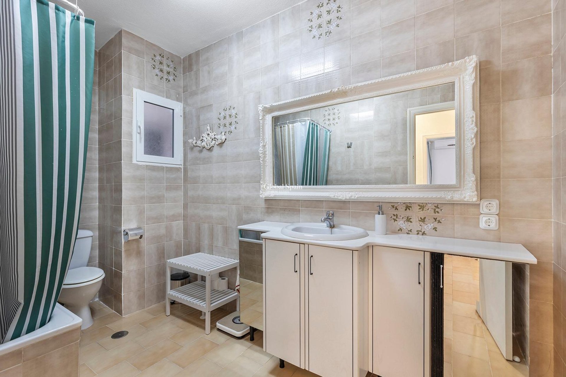 Resale - HOUSE -
TORREVIEJA - Calas blanca