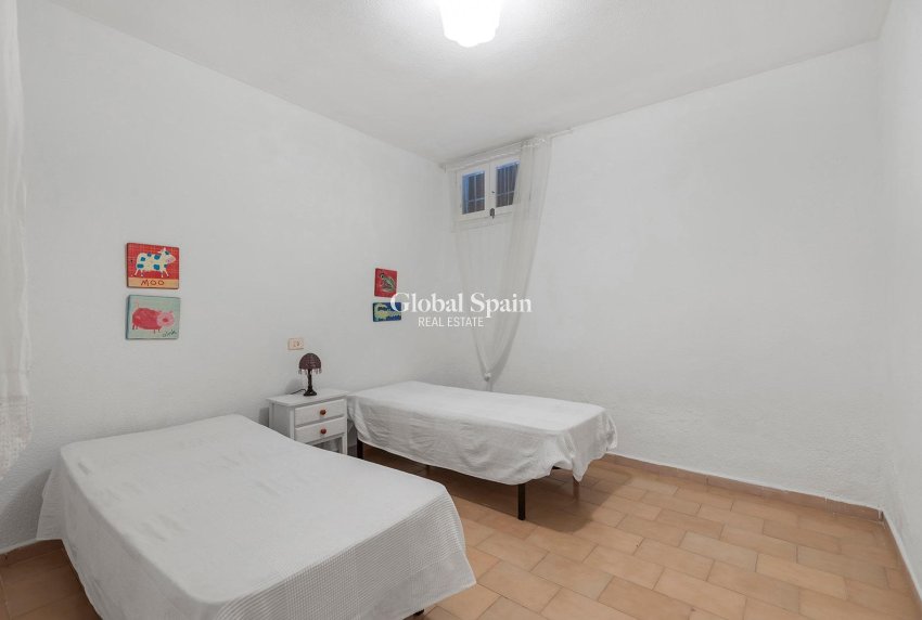 Resale - HOUSE -
TORREVIEJA - Calas blanca