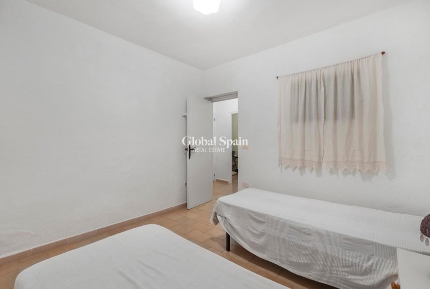 Resale - HOUSE -
TORREVIEJA - Calas blanca