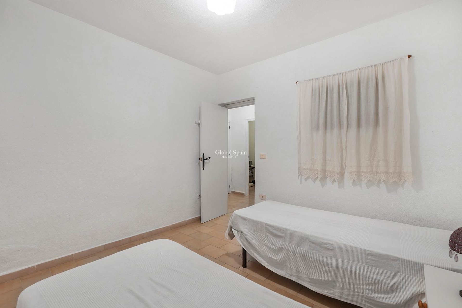 Resale - HOUSE -
TORREVIEJA - Calas blanca