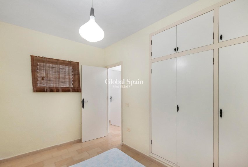 Resale - HOUSE -
TORREVIEJA - Calas blanca