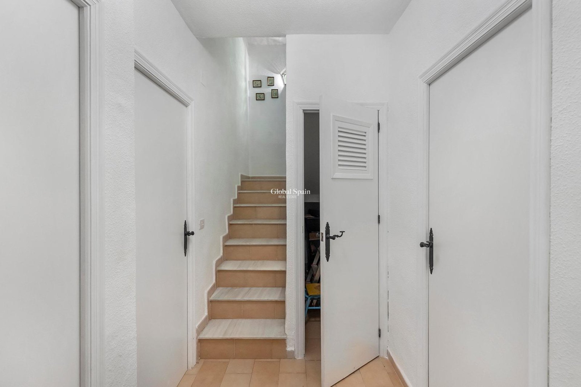 Resale - HOUSE -
TORREVIEJA - Calas blanca