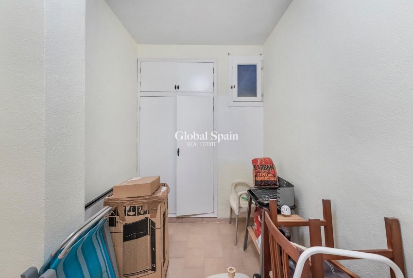 Resale - HOUSE -
TORREVIEJA - Calas blanca