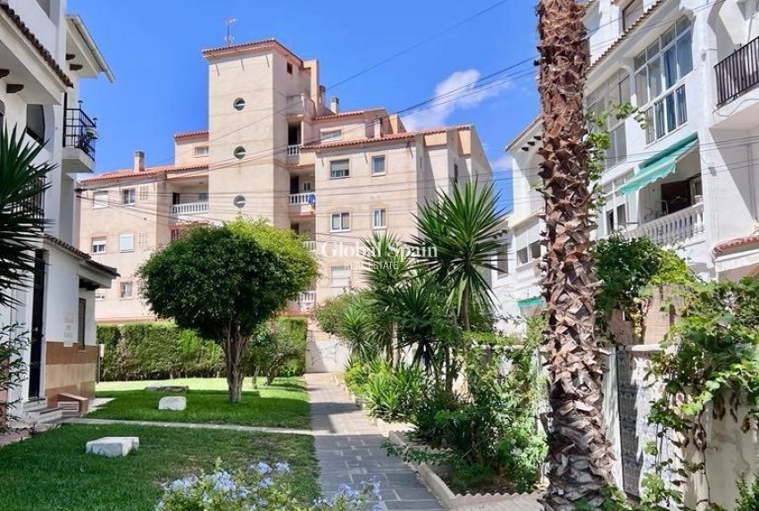 Resale - HOUSE -
TORREVIEJA - Calas blanca