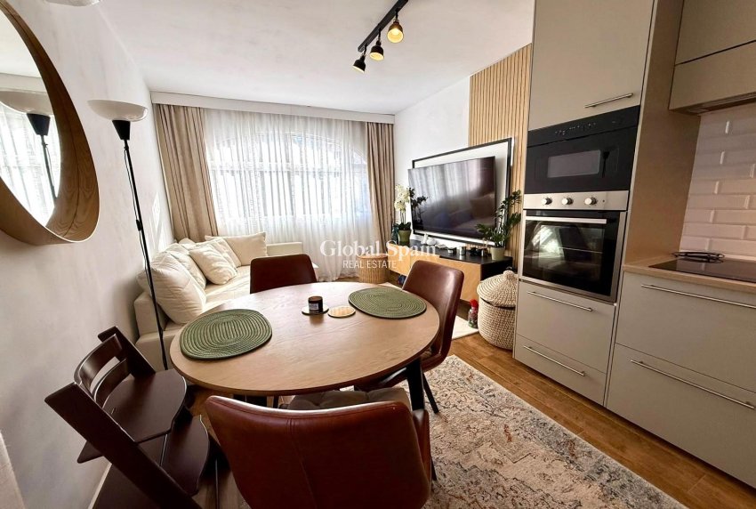Resale - HOUSE -
TORREVIEJA - Calas blanca