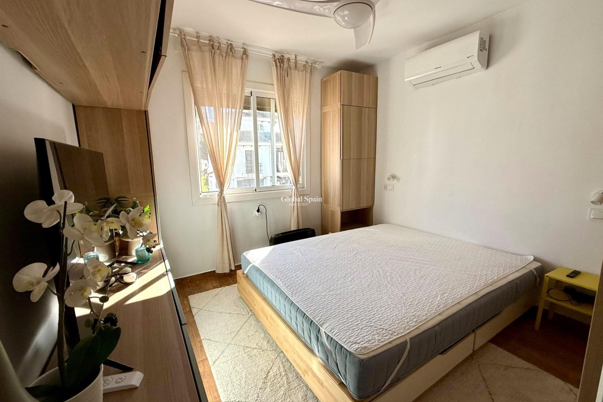 Resale - HOUSE -
TORREVIEJA - Calas blanca