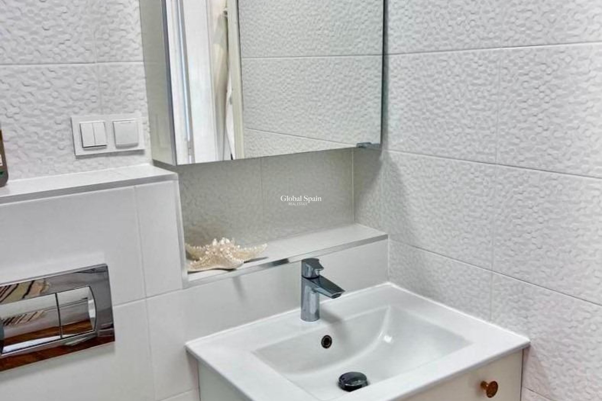 Resale - HOUSE -
TORREVIEJA - Calas blanca