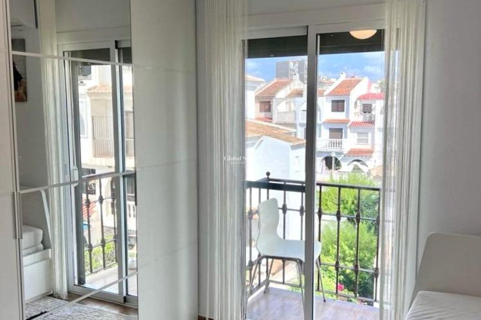 Resale - HOUSE -
TORREVIEJA - Calas blanca