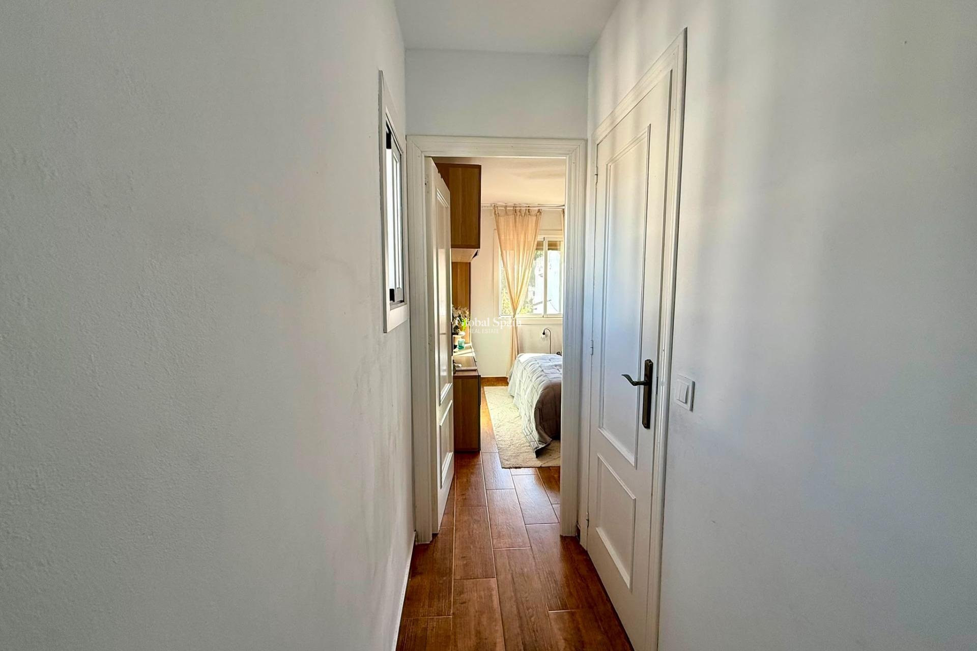 Resale - HOUSE -
TORREVIEJA - Calas blanca