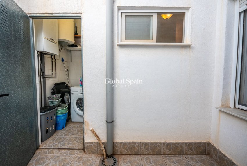 Resale - HOUSE -
TORREVIEJA - Calas Blancas