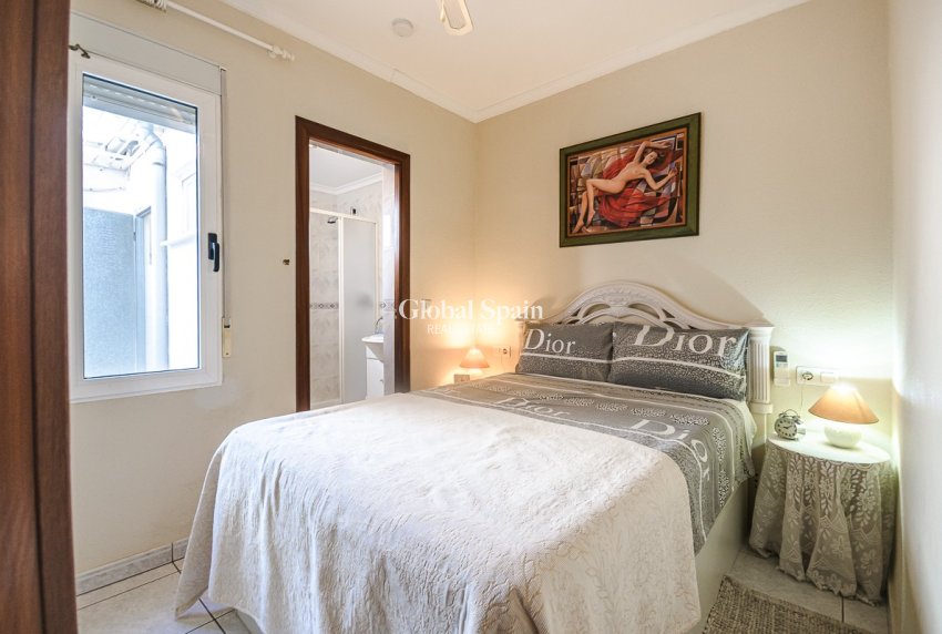 Resale - HOUSE -
TORREVIEJA - Calas Blancas