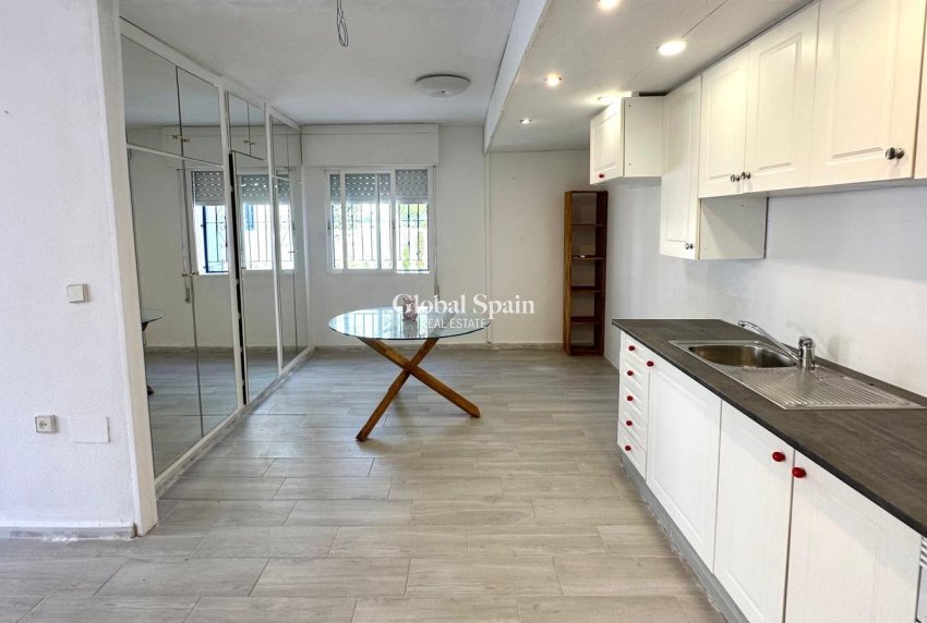 Resale - HOUSE -
TORREVIEJA - Carrefour