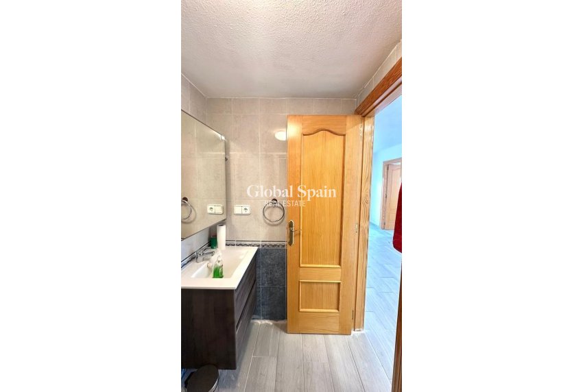 Resale - HOUSE -
TORREVIEJA - Carrefour