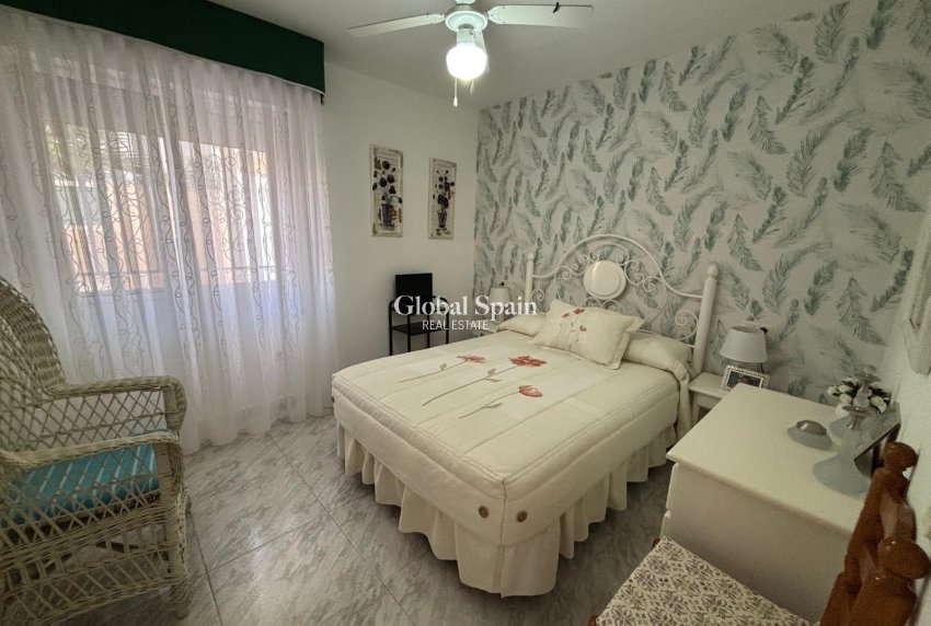 Resale - HOUSE -
TORREVIEJA - Carrefour