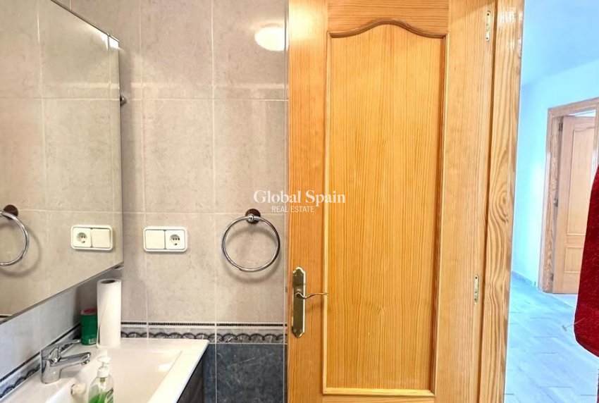 Resale - HOUSE -
TORREVIEJA - Carrefour