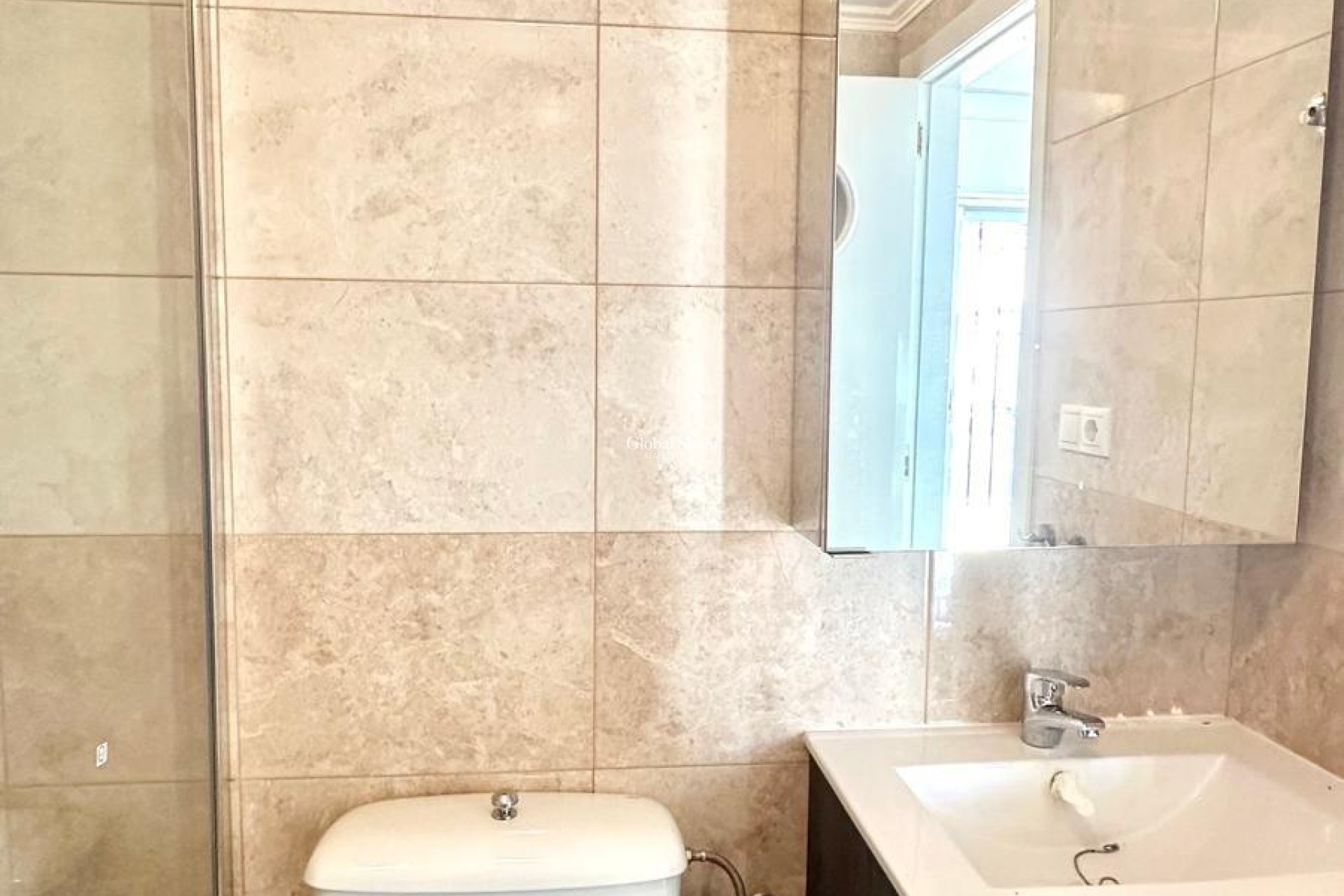 Resale - HOUSE -
TORREVIEJA - Carrefour