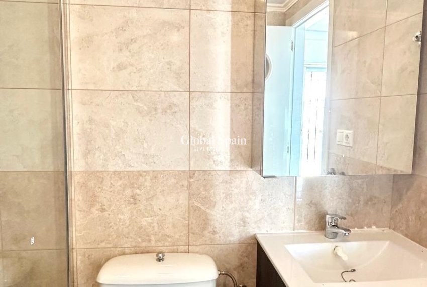 Resale - HOUSE -
TORREVIEJA - Carrefour